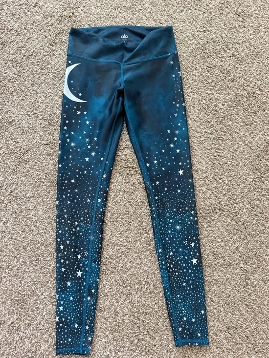 ALO Yoga Moon & Star Print Leggings - Teal/Black - Picture 4 of 7